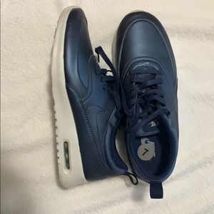 Navy blue Nike Airmax Thea